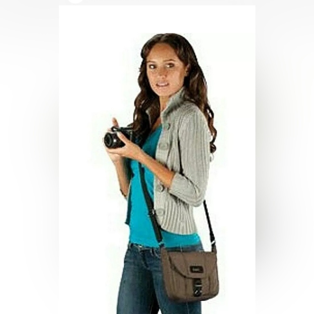 Tamrac 5426 Aria 6 Compact Camera Accessory Shoulder Bag Great Condition